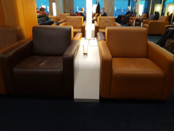 Lufthansa Senator Lounge London Heathrow T2a Loungesessel