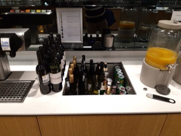 Lufthansa Senator Lounge London Heathrow Weine