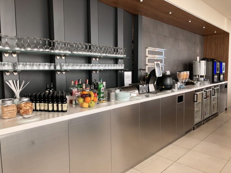 Menzies Aviation Lounge Prg, T2 Theke