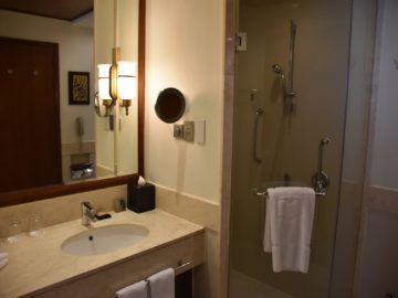 Shangri-La Chiang Mai Deluxe Room Dusche