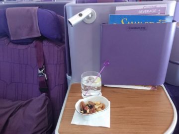 thai airways business class airbus a380 osaka bangkok ablage und leselampe