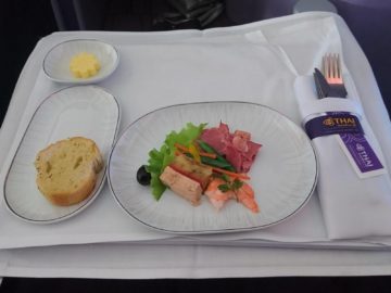 thai airways business class airbus a380 osaka bangkok gemischte vorspeise