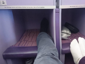 thai airways business class airbus a380 osaka bangkok platz fuer die fuesse