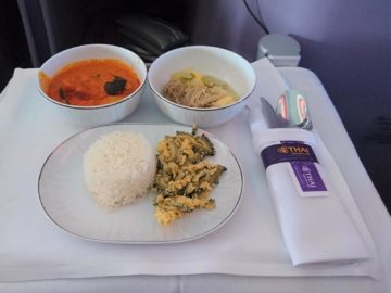 thai airways business class airbus a380 osaka bangkok thai curry und suppe