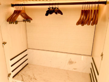 Four Seasons Seoul Kleiderschrank 1
