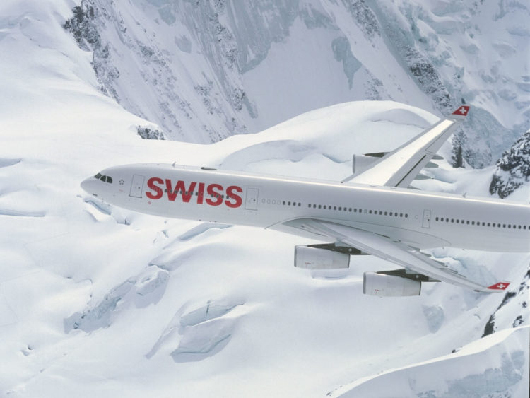 Swiss A340 Fliegend Alpen Copyright