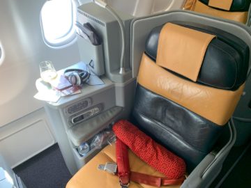 Alitalia Business Class A330 200 Sitz Gang 2