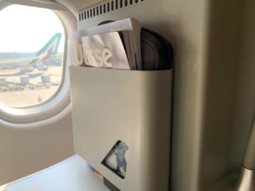 Alitalia Business Class A330 200 Staufach 3