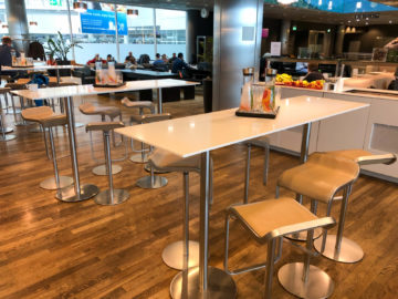 Lufthansa Business Lounge G28 Muenchen Hohe Tische