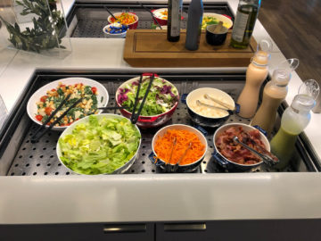 Lufthansa Business Lounge G28 Muenchen Salatbar