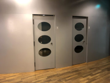 Lufthansa Business Lounge G28 Muenchen Telefonkabinen
