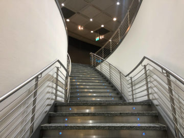 Lufthansa Business Lounge G28 Muenchen Treppe Zur Lounge