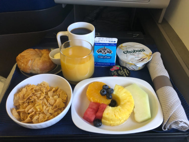 United Airlines Polaris Business Class Boeing 767 300 Fruehstueck