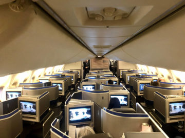 United Airlines Polaris Business Class Boeing 767 300 Kabine Hinten