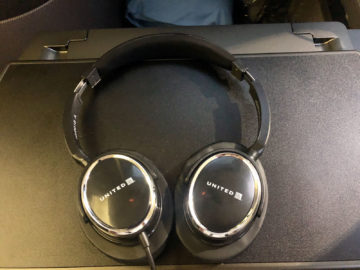 United Airlines Polaris Business Class Boeing 767 300 Kopfhoerer Außen