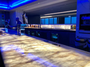 United Polaris Lounge Chicago Bar