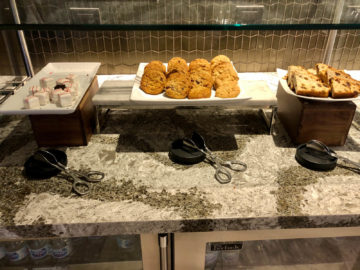 United Polaris Lounge Chicago Cookies
