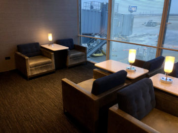 United Polaris Lounge Chicago Sitze Hinten Fenster