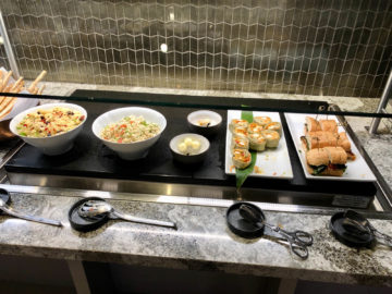 United Polaris Lounge Chicago Wraps Sandwiches