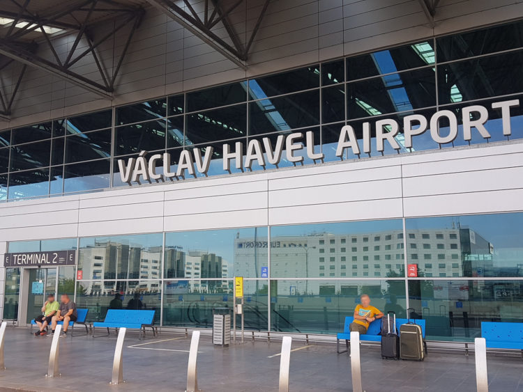 Flughafen Prag Terminal Aussen