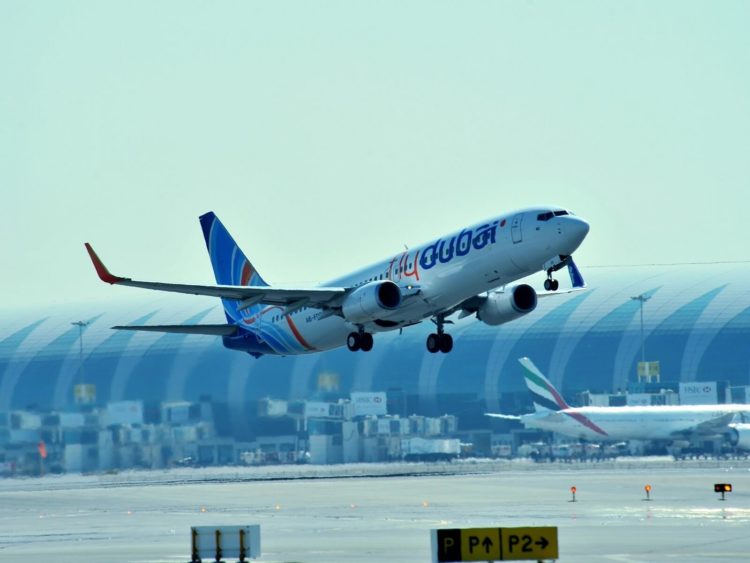 Flydubai Flugzeug In Dubai Copyright