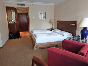 Hilton Mainz City Deluxe Zimmer Blick Bett
