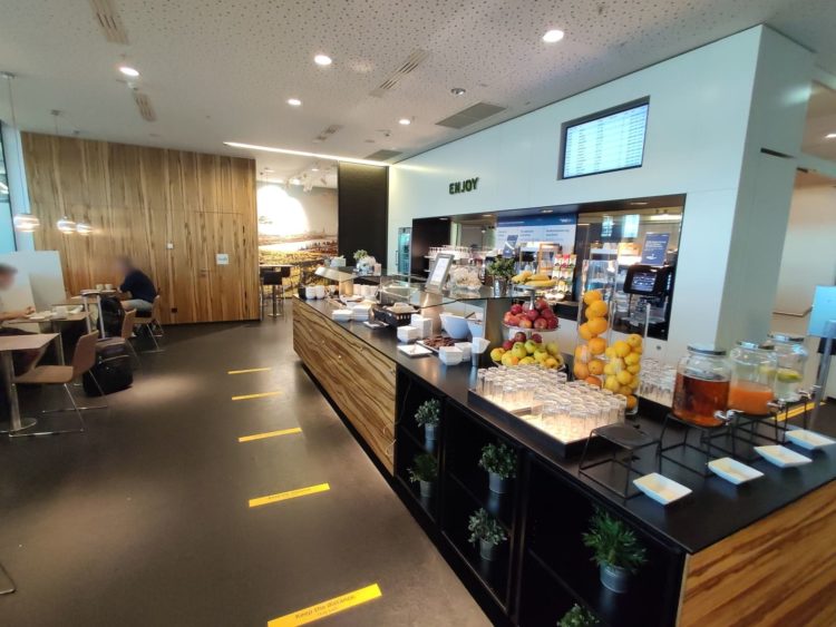 Sky Lounge Wien Schengen Buffet überblick