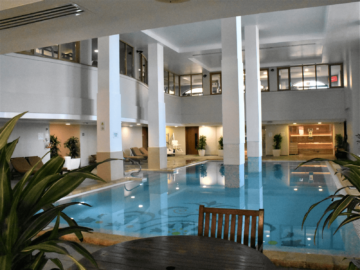 The Westin Dragonara Resort Malta Indoor Pool Sitzflaeche