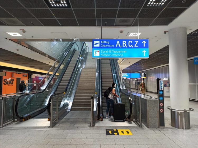Wegweiser Im Terminal Testcenter Frankfurt