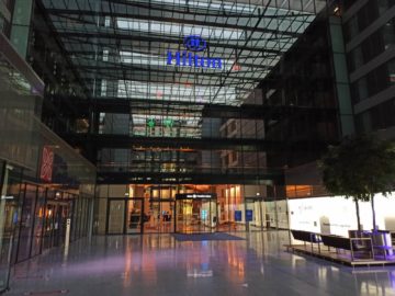 Hilton Frankfurt Airport Und Garden Inn Frankfurt Airport Eingaenge