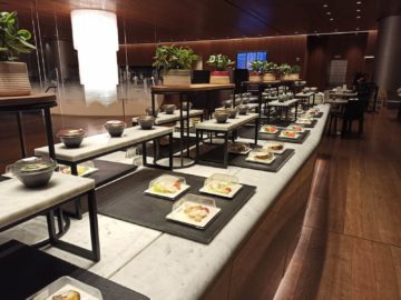 Qatar Airways Al Mourjan Business Class Lounge Corona Kleinigkeiten