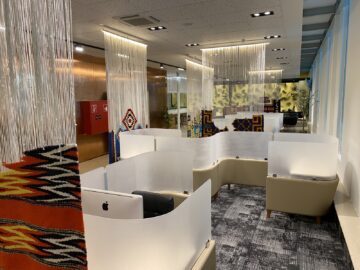 Airlounge Tirana Arbeitsbereich