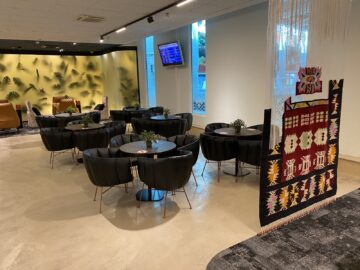 Airlounge Tirana Tische