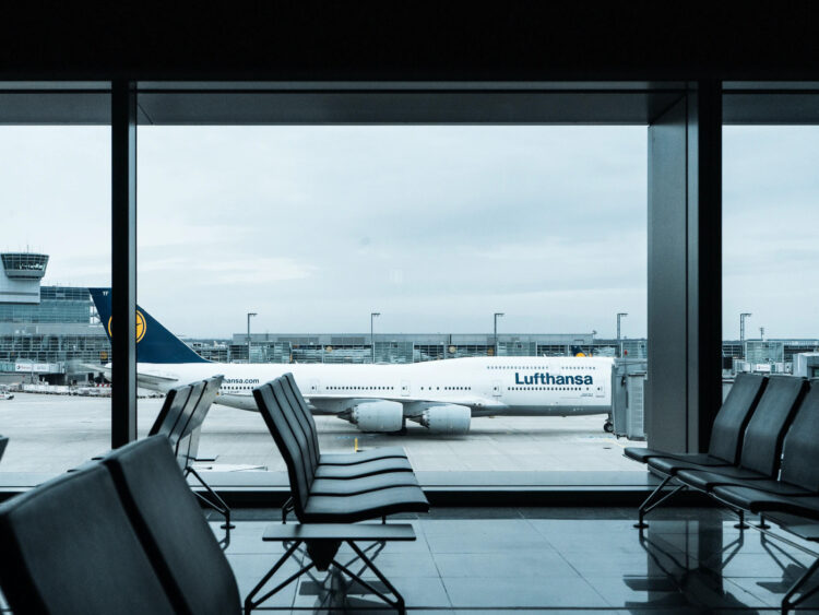 Lufthansa 747 Frankfurt Flughafen Wartebereich