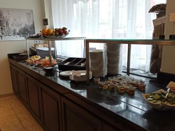 Le Meridien Grand Hotel Nuernberg Fruehstueck Wurst Rohkost