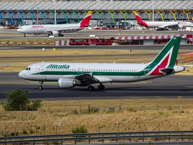 Alitalia A320 Taxiway Unsplash