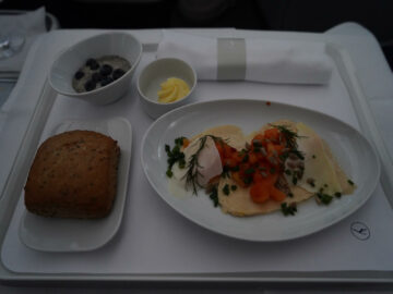 Lufthansa A350 900 Business Class Kaltgericht Frankfurt Vancouver