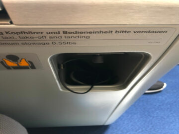 Lufthansa A350 900 Business Class Kopfhoererhalterung