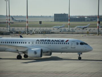 Air France Airbus A220 300 Kennzeichen F Hzua 2