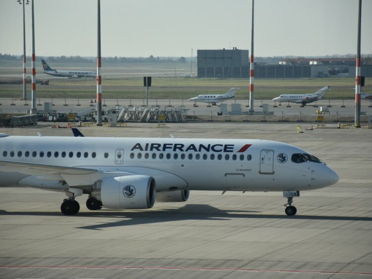 Air France Airbus A220 300 Kennzeichen F Hzua 2