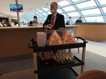 Air France Lounge Paris Charles De Gaulle Terminal 2f Macarons Mit Champagner