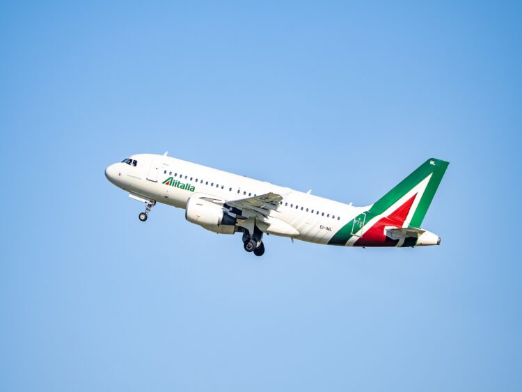 Flugzeug Alitalia A319 Takeoff