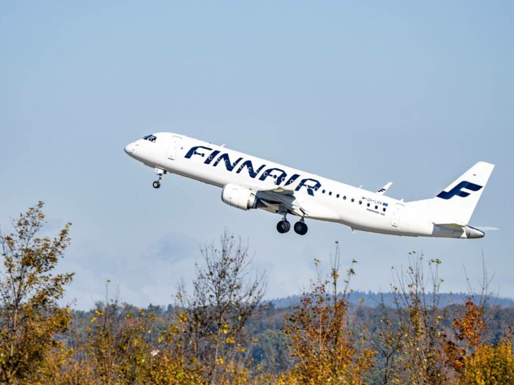 Flugzeug Finnair Embraer 190 Takeoff