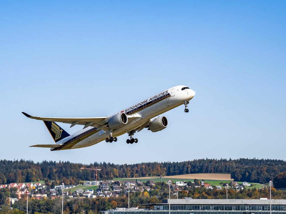 Flugzeug Singapore Airlines A350 Takeoff