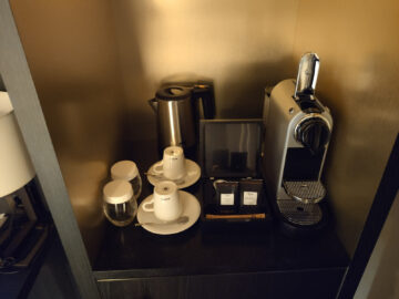 Niepce Paris Hotel Zimmer Kaffee Tee