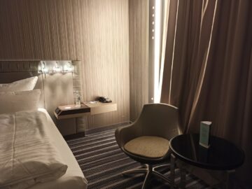 Steigenberger Airport Hotel Berlin Beistelltisch