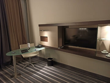 Steigenberger Airport Hotel Berlin Zimmer Schreibtisch