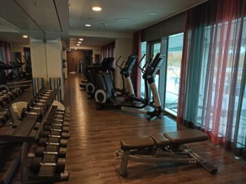 Hyatt Place Frankfurt Airport Fitness Spiegel