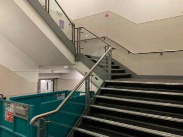 American Express Centurion Lounge London Heathrow Eingang Treppe