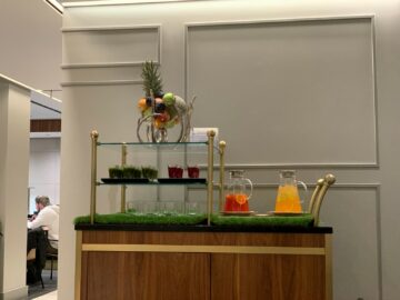 American Express Centurion Lounge London Heathrow Saft Wagen